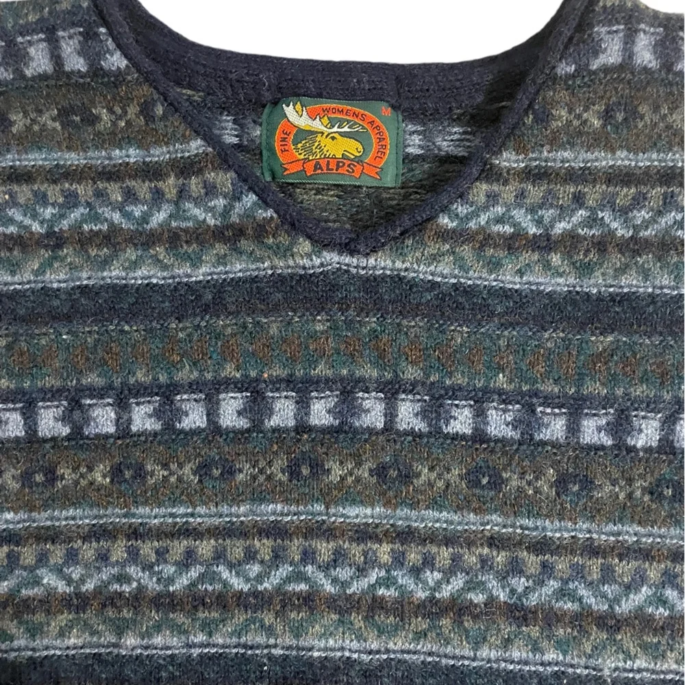 Patterned Crew Neck Sweater - Picture 3 of 7